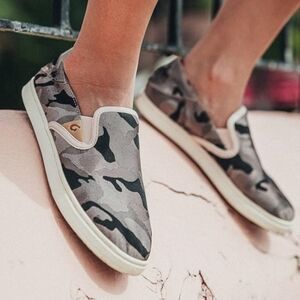 OluKai Camouflage Slip-On Sneakers Women's Size 10 Pink Black
